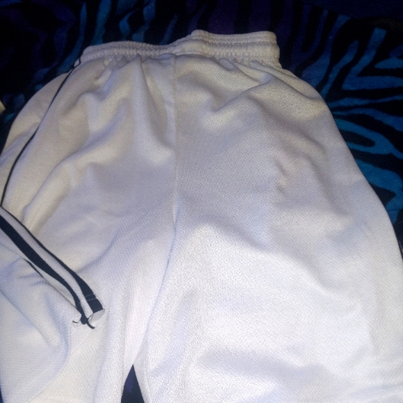 LAST CHANCE SALE ONLY $8 Boys Med White Legend Outfitfitter  Basketball Shorts - Picture 3 of 5